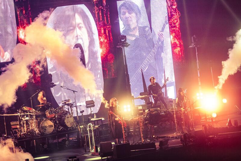 BUCK-TICK | 日本武道館公演 「ナイショの薔薇の下」レポート